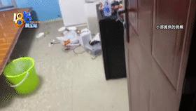 半夜天花板漏水坍塌,半夜房顶塌陷好不好