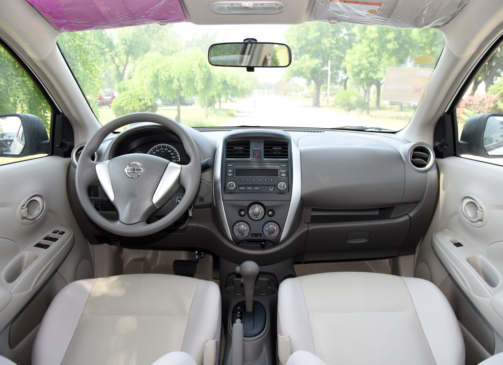 这台日产7.98w起，空间宽敞一公里油耗4毛，可惜已停产