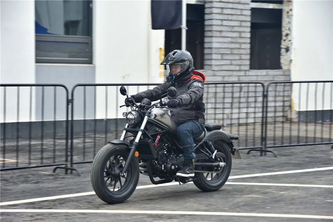 本田踏板车nss300和nss350,本田nss350和光阳s350哪个好