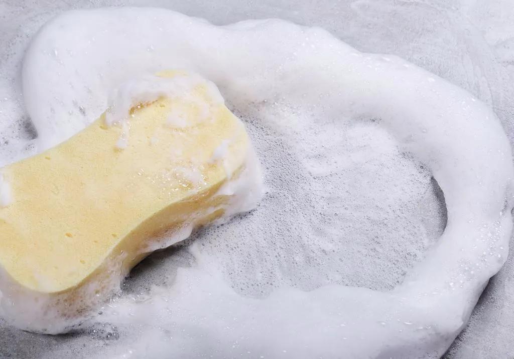 双氧水冲洗鼻窦的后果,盐水能洗鼻窦炎吗