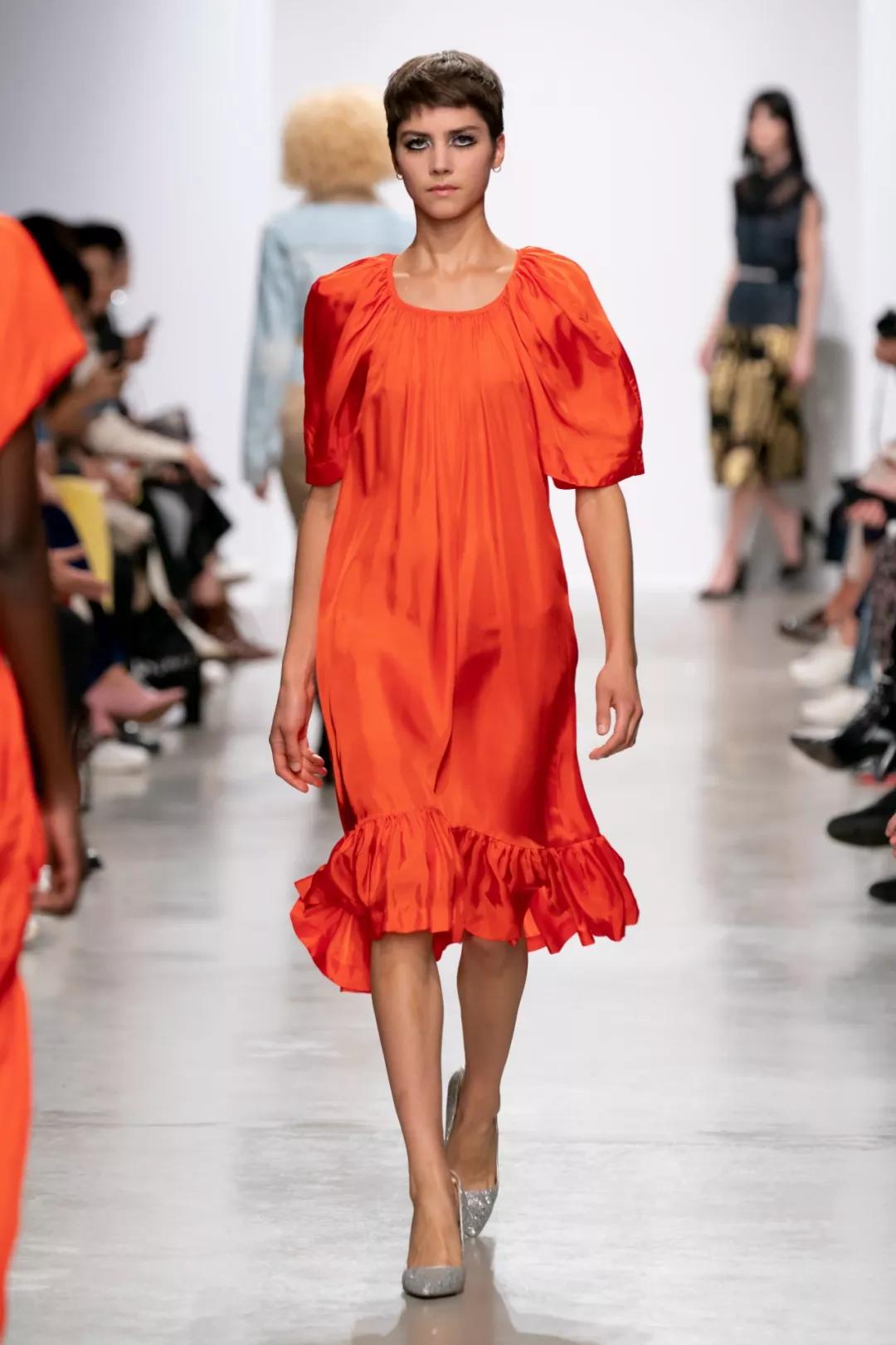 2020流行什么颜色的衣服,今年最流行的衣服颜色是什么颜色