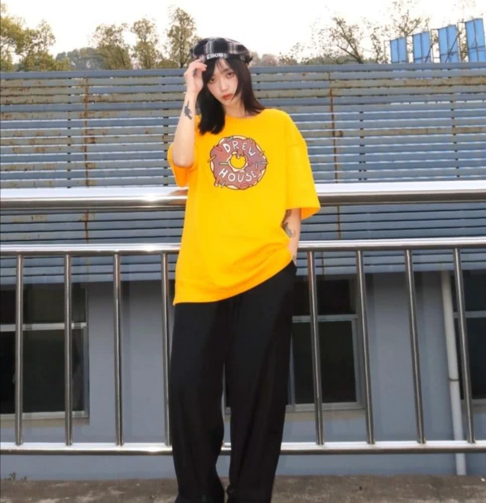 微胖女生大t恤怎么穿不显胖,肥版t恤怎么穿显瘦