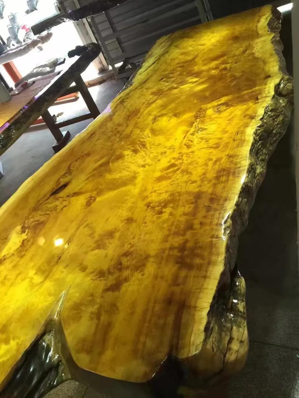 广西小伙捡到一个千年木头,一个老头捡到了价值百万元的木头