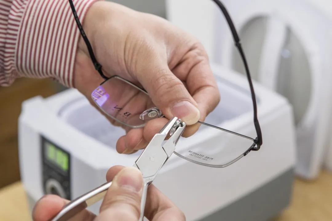 蔡司依视路眼镜店一般打几折,眼镜店蔡司依视路几折