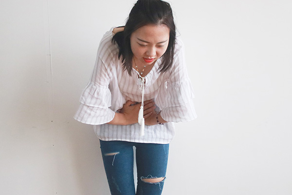 经期间，出现经血发黑有血块？多是四个原因所致，现在了解还不晚