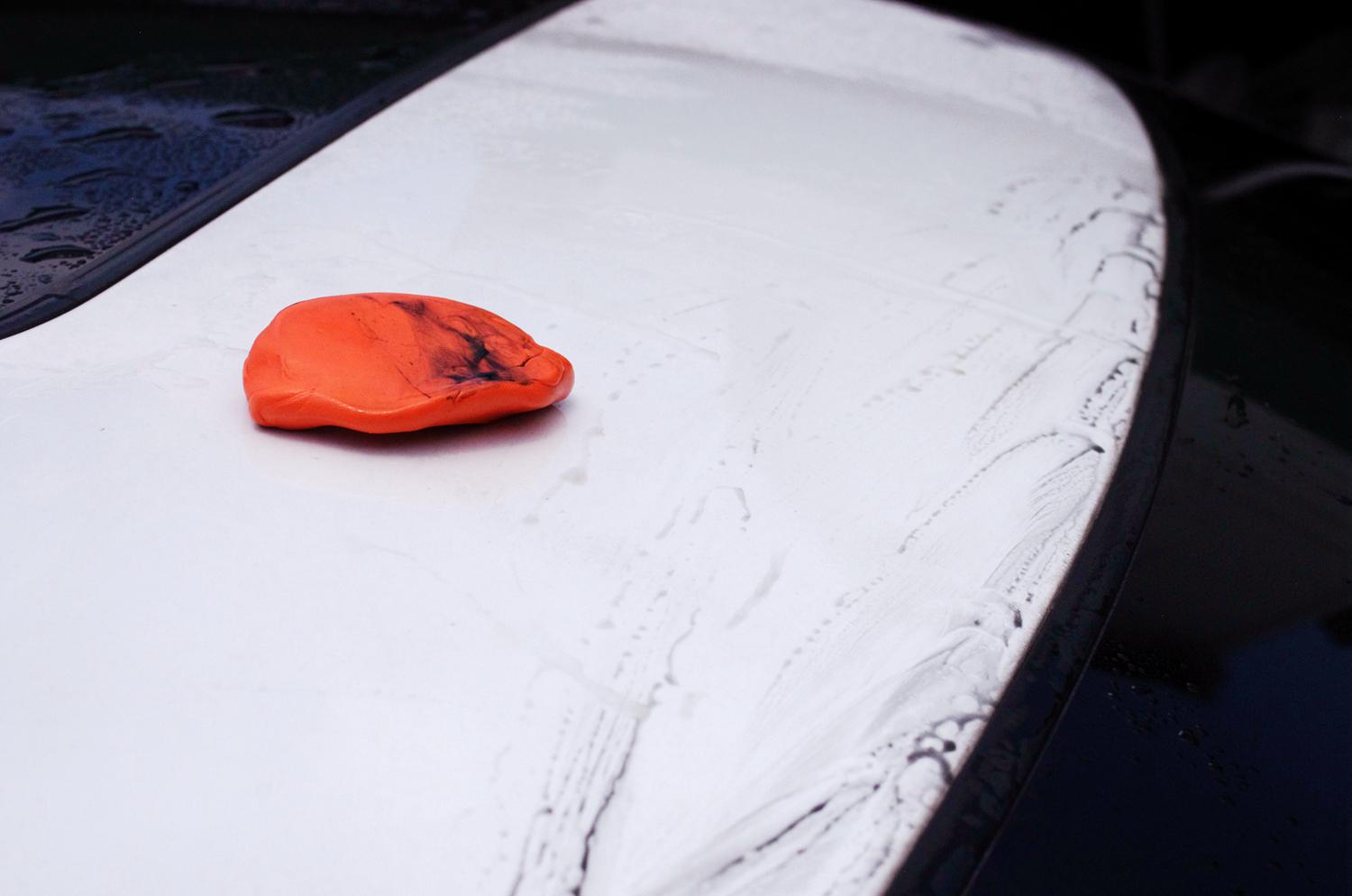 汽车布座椅有污渍怎么清洗,白色汽车上有黑色污渍怎么清洗