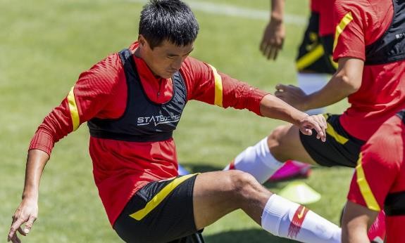 让人失望!国足依然身穿耐克服装进行备战,足协的谴责愈发可笑