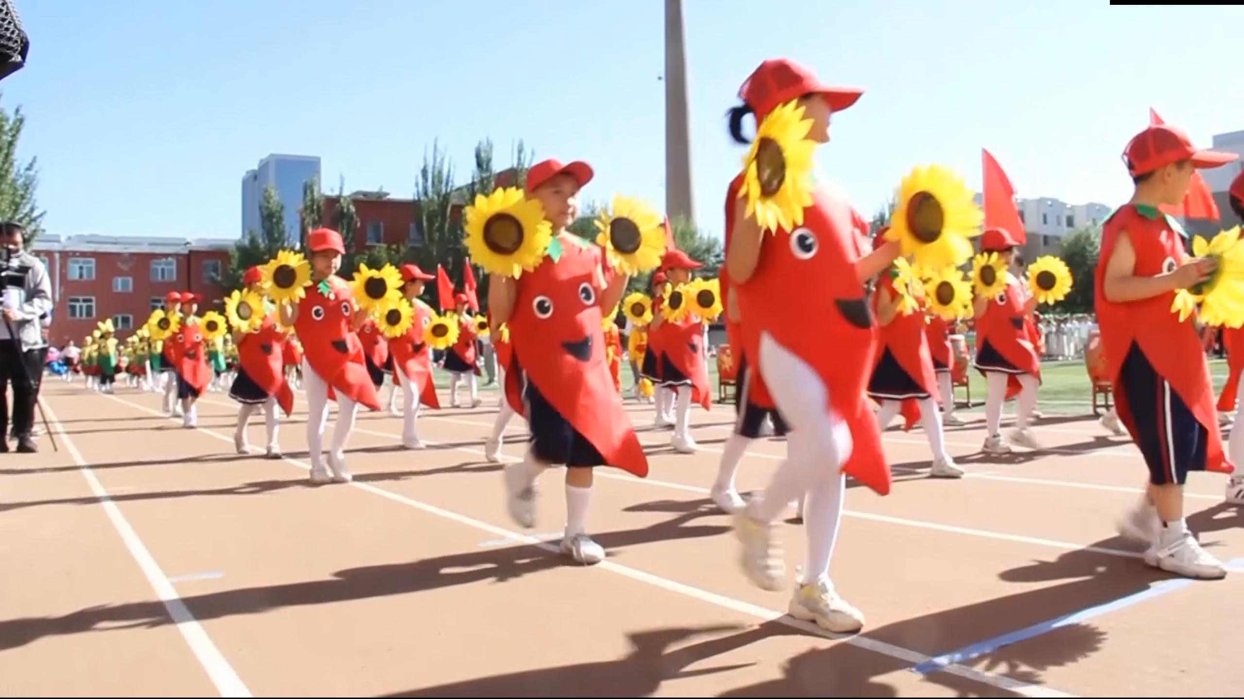 童心向党主题运动会入场,童心向党校运会开幕式