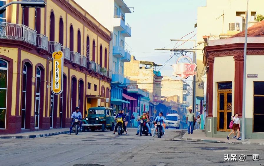 他35岁裸辞，搭顺风船环游世界，网友：还可以这么玩？