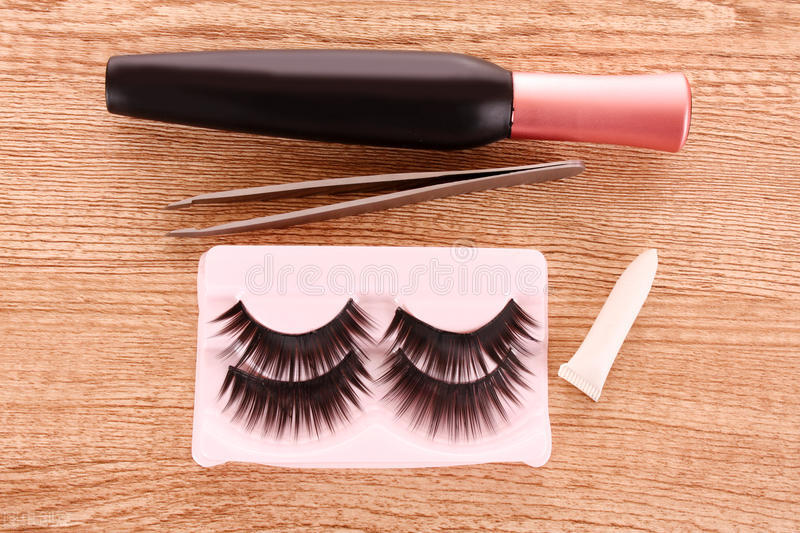 有言有味说单词（五百六十五讲）有言有味“化妆品”