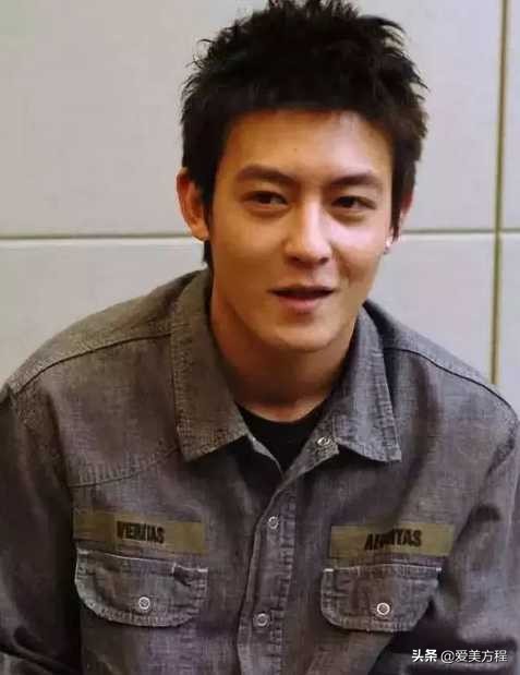 发际线高额头高颧骨高发型男生,发型设计与脸型搭配额头窄颧骨高