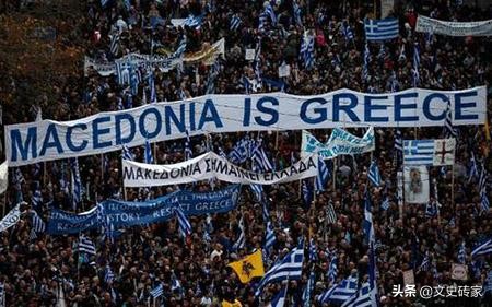 因邻国抗议被迫改名的欧洲国家,曾是世界强国,如今地位一落千丈