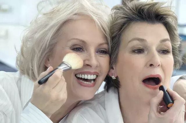 女人三宝四季必备,什么护肤品适合30岁左右用