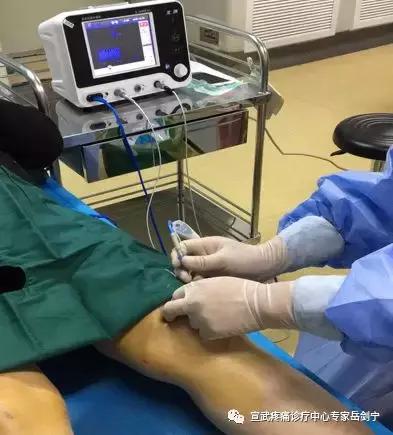 用自己的血治疗膝关节炎可靠不,膝关节炎贴什么膏药治疗比较好