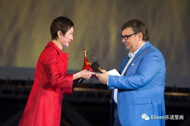 寰愬厠鍜屽瀛愭柦鍗楃敓鐖辨儏鏁呬簨,寰愬厠涓庡墠濡绘柦鍗楃敓