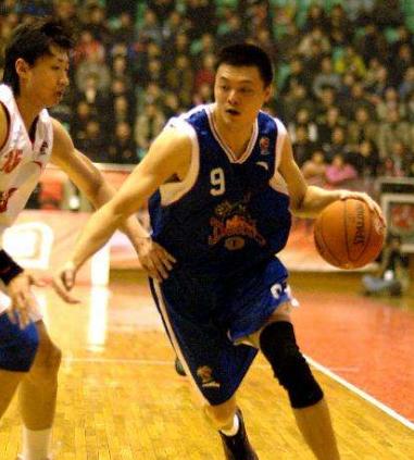 朱芳雨直播谈中国男篮,朱芳雨回应10年前男篮群殴