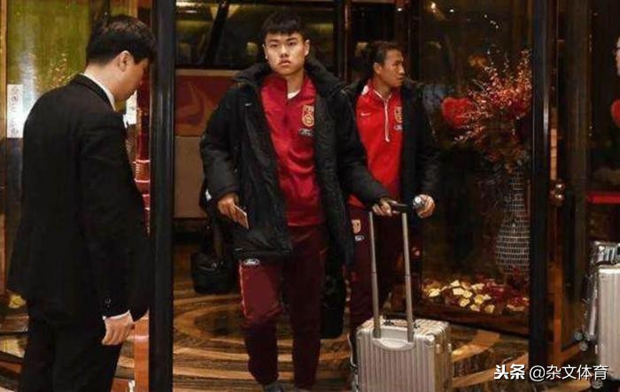 足球国青队潜力队员,足球小将新秀崛起韦世豪