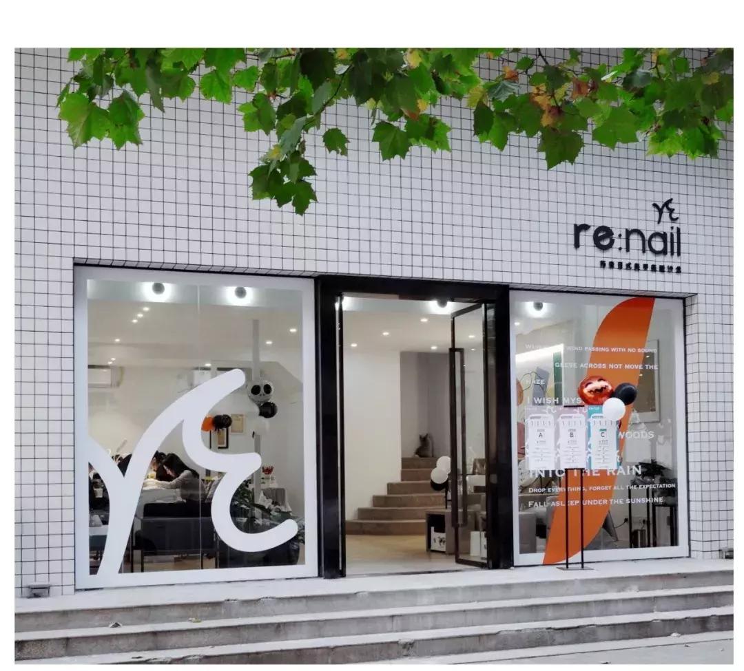 我应该给这些被骗来做美甲的男生道个歉