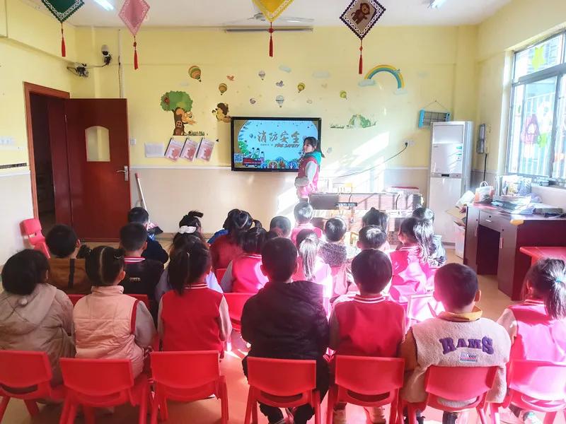 关于119消防的演练视频,119消防宣传日逃生视频