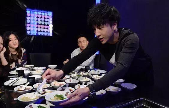 跨界奇葩｜时尚大王做秋衣，山楂打开方式其实是……