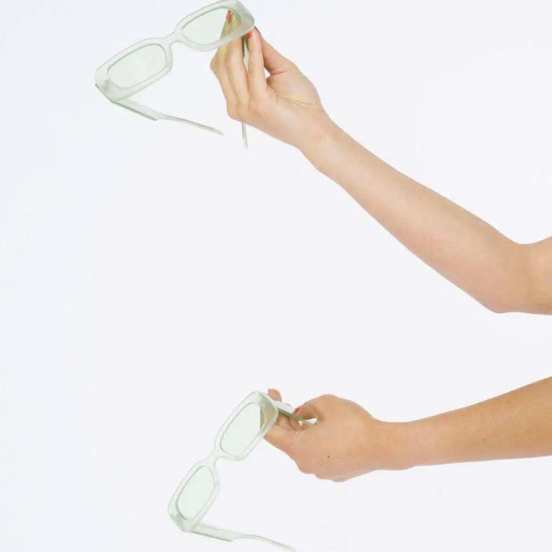 墨镜一戴谁都不爱时尚墨镜,推荐一款适合秋冬戴的墨镜