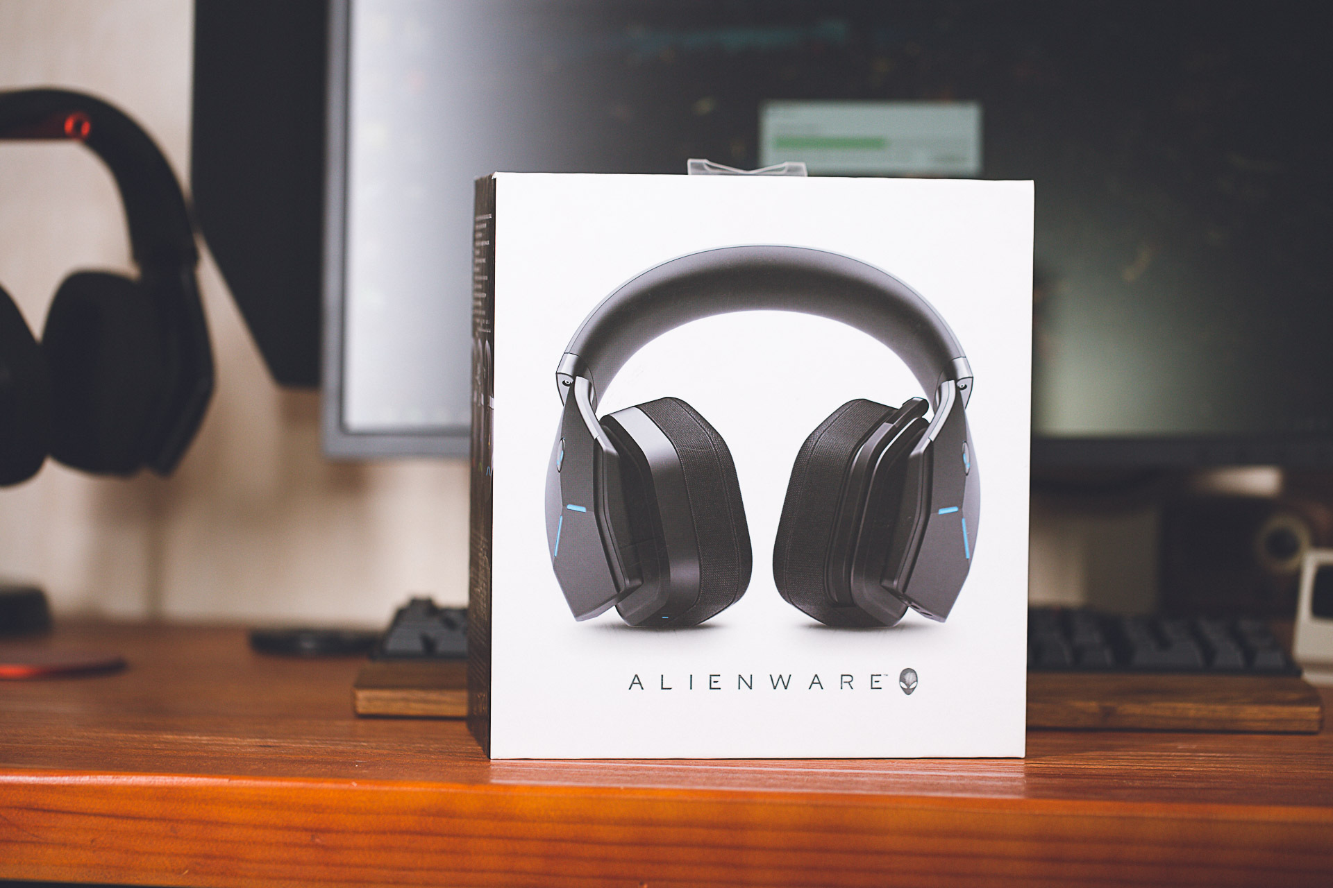 外星人耳机aw988按键介绍,外星人aw988耳机什么时候上市的