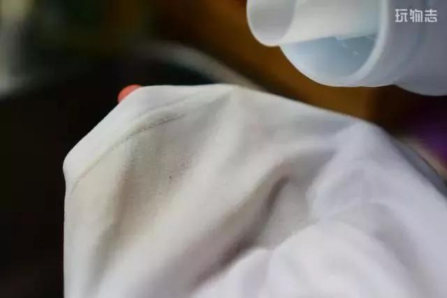 进口大牌洗衣液，天然酵素配方，顽固污渍轻松洗净，连香水都省了