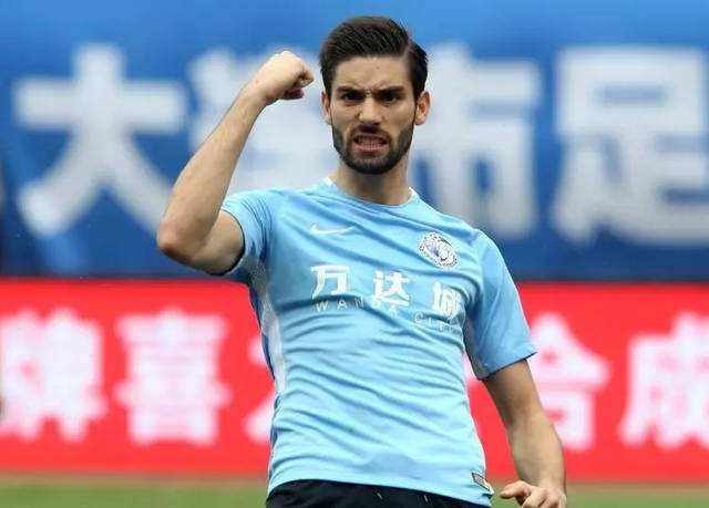 中超界外球名场面,中超禁区内手球回放