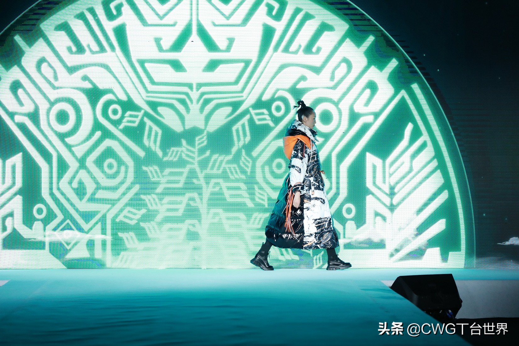 亦帛时尚羽绒服是品牌吗,亦帛时尚2021冬羽绒服发布会