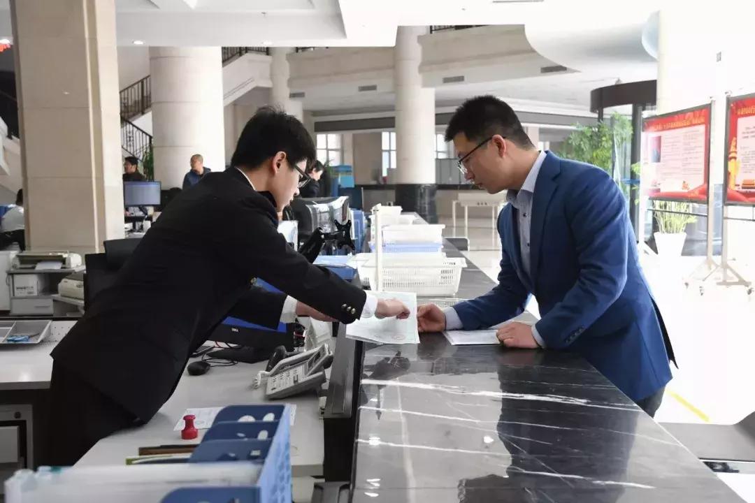 海关在空港口岸截获入侵物种“田园杀手”非洲大蜗牛