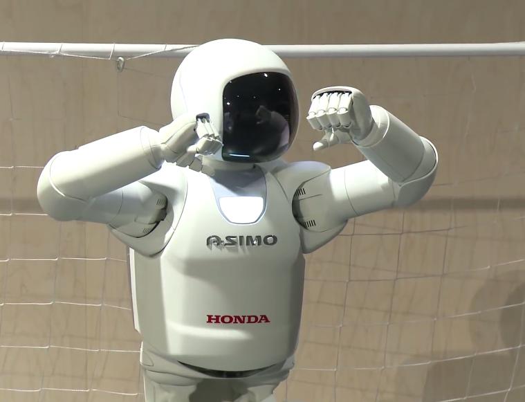 机器人踢球跳舞端茶跑步视频,智能机器人可端茶倒水