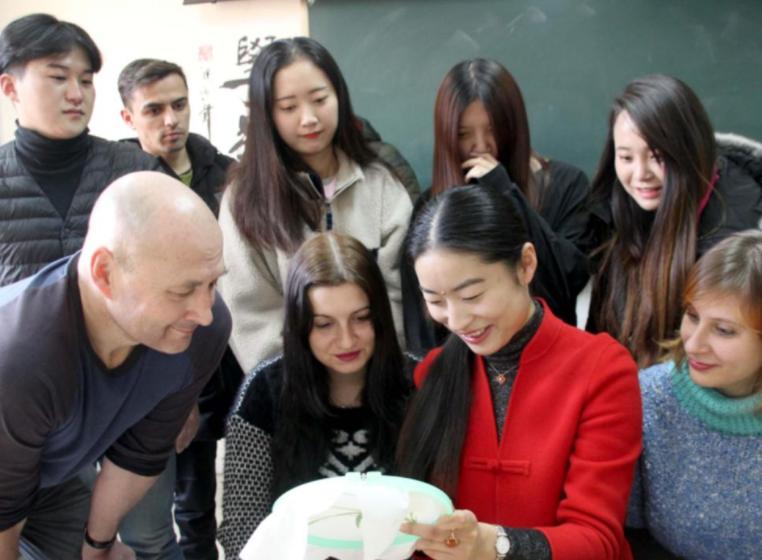 十年寒窗苦读竟抵不了一张国籍,十年苦读寒窗抵不过一纸国籍