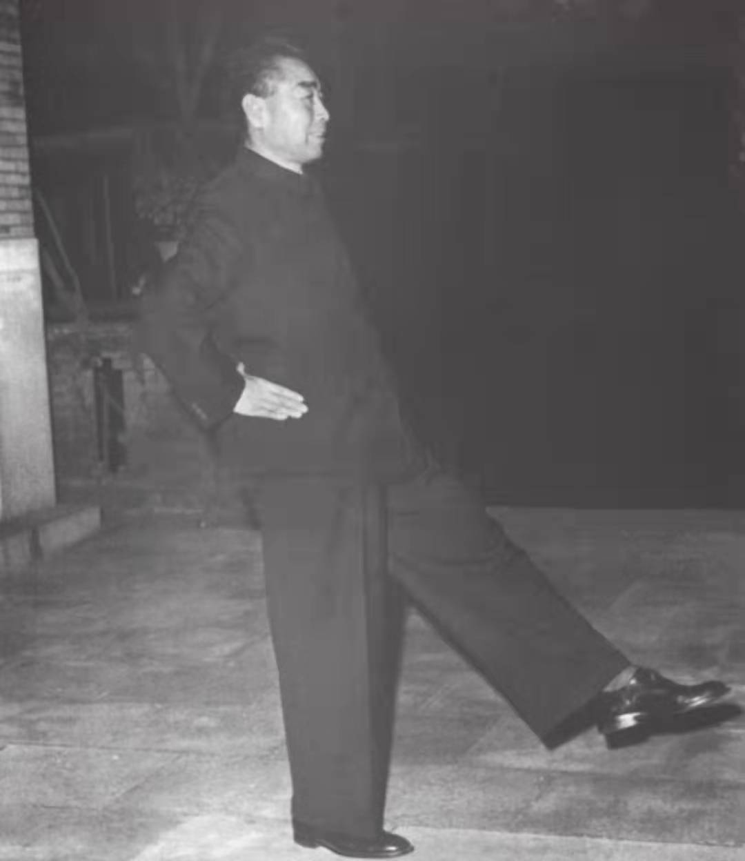 周恩来总理长期超负荷工作累到流鼻血,秘书强制其休息反被痛批