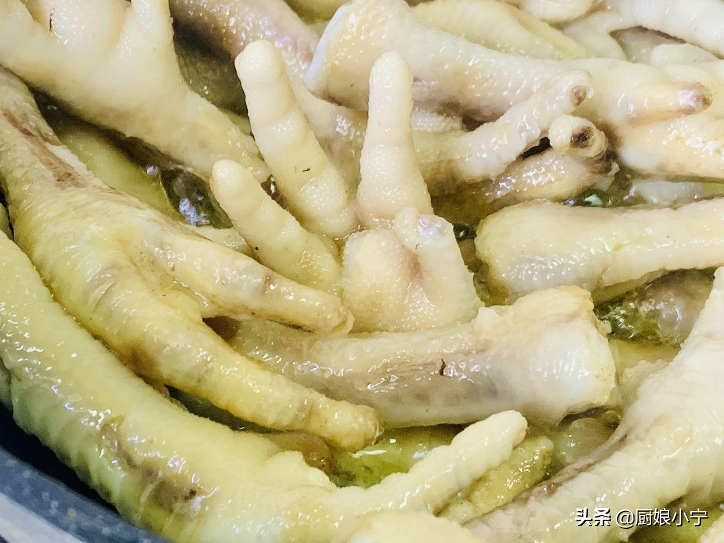 *鸡做**爪多加这一步，软烂不破皮，一口一个吸溜着吃