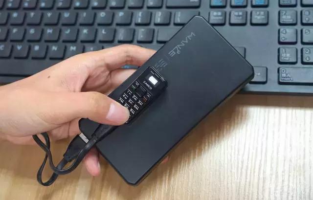 带有通话变声功能的手机,最小最薄的手机只能打电话