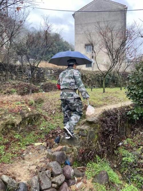 疫情防控在一线的党员干部,村社区疫情防控一线干部主要事迹