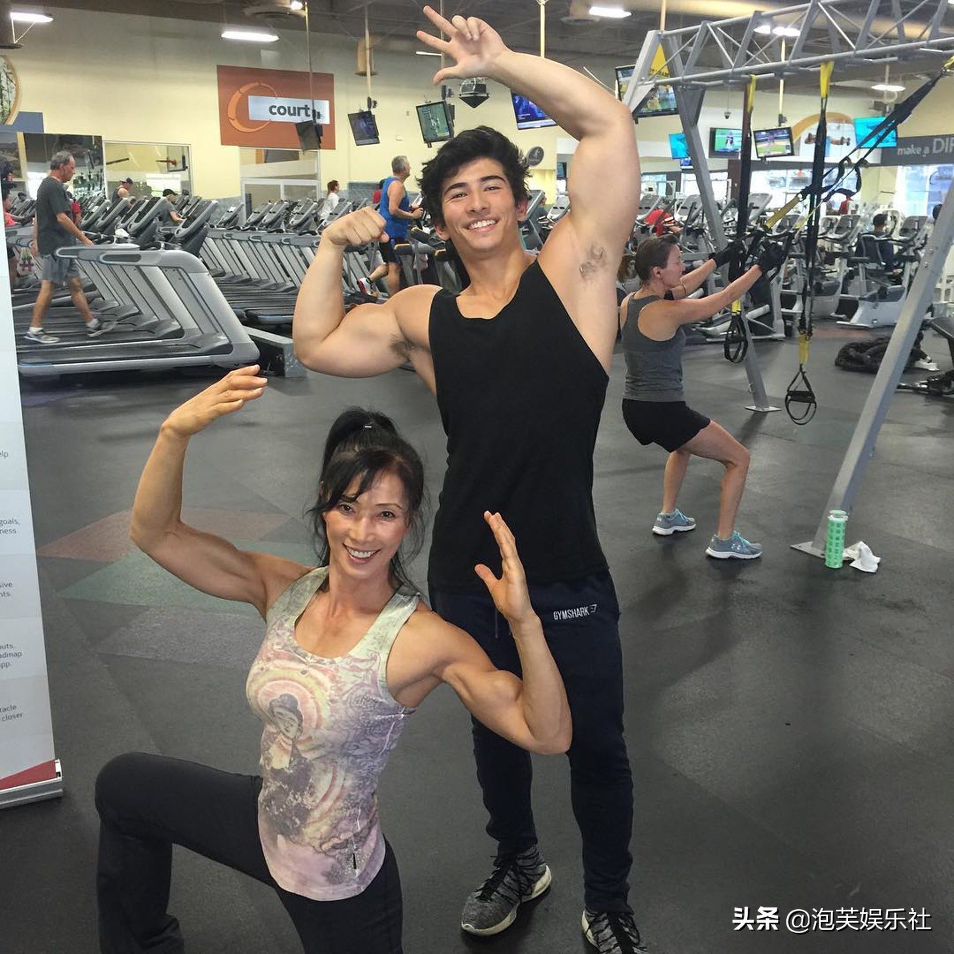 她是日本举重冠军，为出名来香港拍三级片，你绝对认识