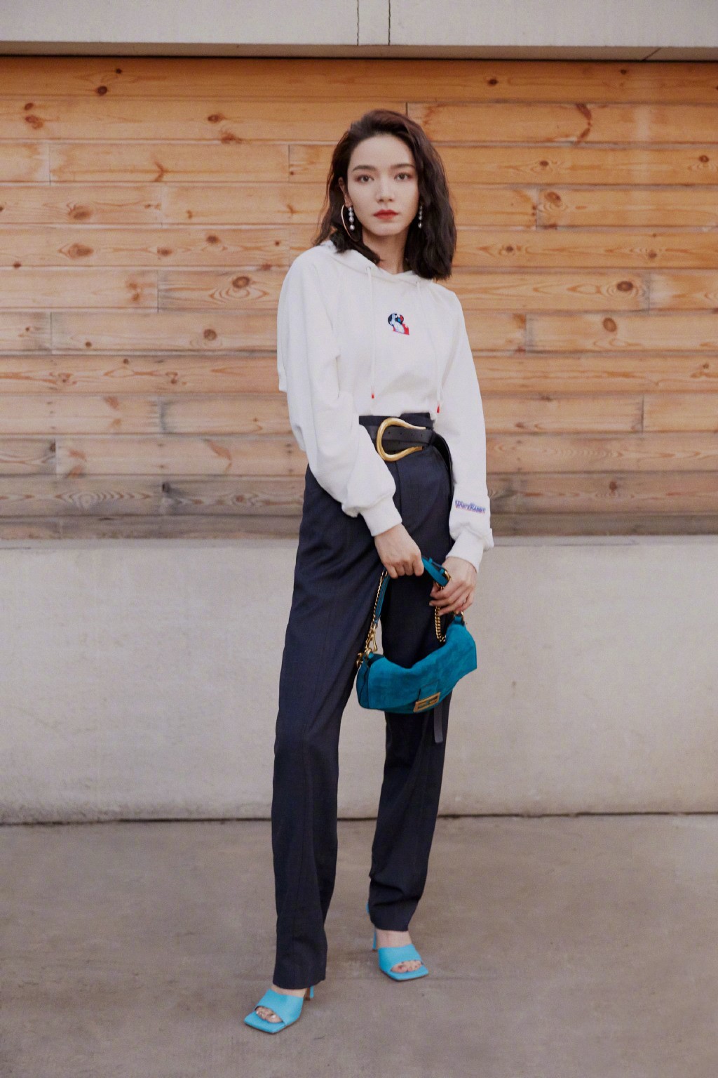 入秋必备的卫衣有哪些品牌,入秋卫衣怎么穿才能看着不一般