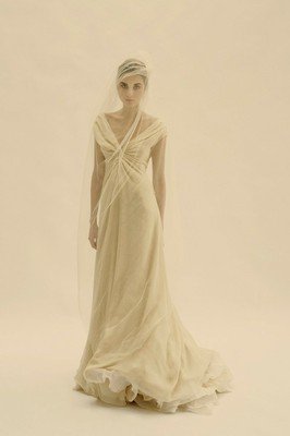 迪士尼都推出爱莎女王，安娜公主系列婚纱了，来看看你适合哪一款