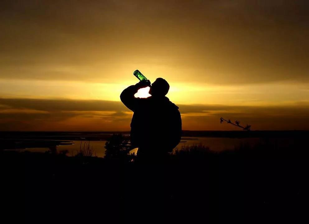 东城，东城，西城的酒友睡了