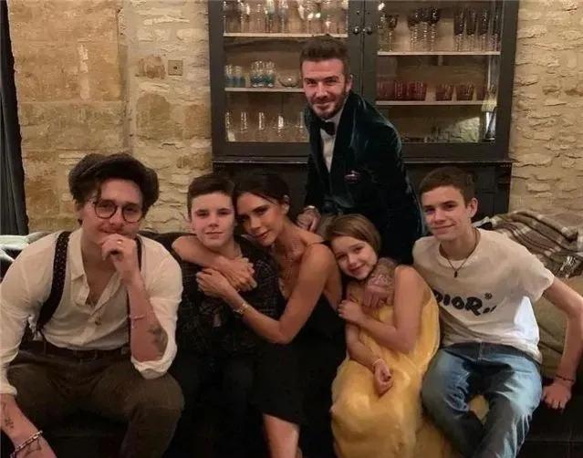 贝克汉姆女儿小七壁纸,贝克汉姆的女儿小七喜欢的球星