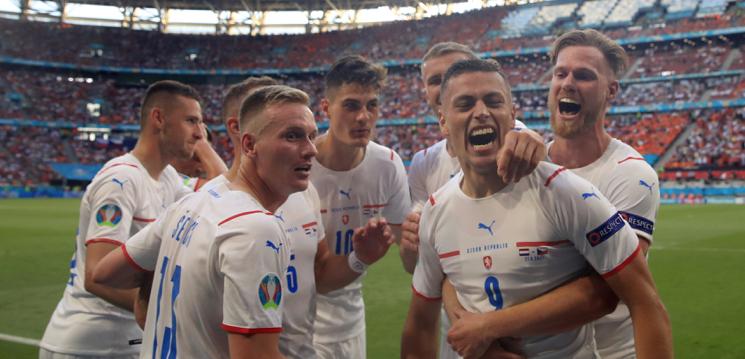 变身夺冠热门，蓝衣军团还能走多远？