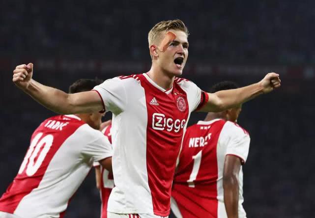 身体对抗最好的足球球员前10名,你们真的是在踢足球吗