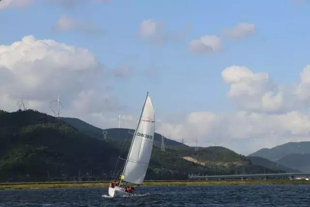 市区出发1h藏着一个“绿岛”？赛车、帆船…梅山原来如此洋气！