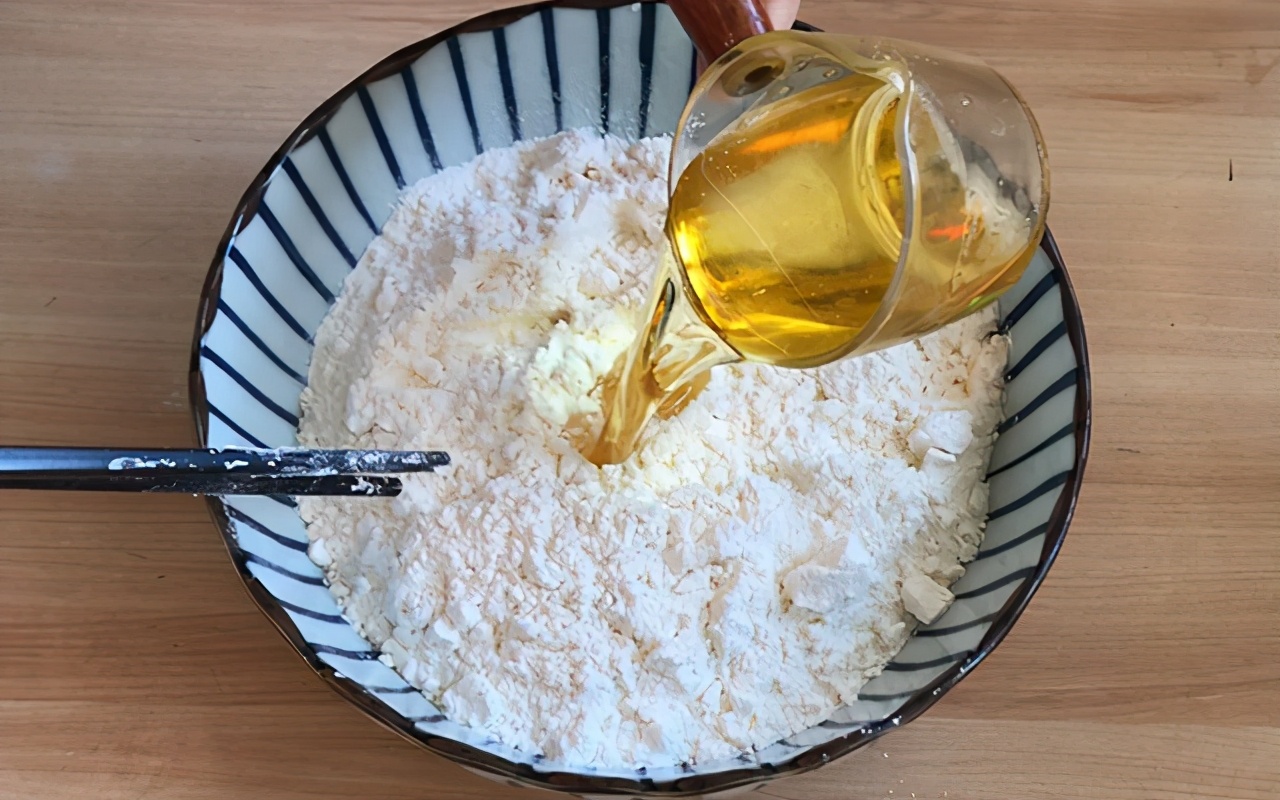 怎样做香甜酥脆的鸡蛋小饼干,用2个鸡蛋做美味饼干简单又好吃