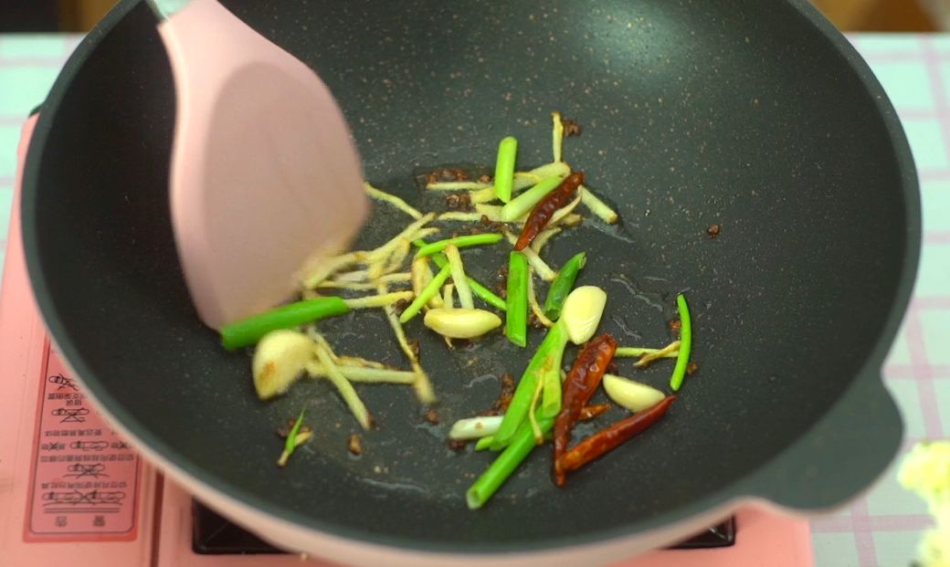 麻辣香锅调料配方自制,正宗麻辣香锅调料的做法