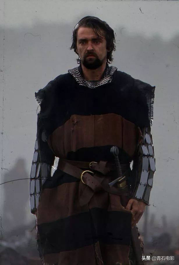 血与光交织的战争史诗，女神苏菲玛索盛世美颜，豆瓣评分高达8.9