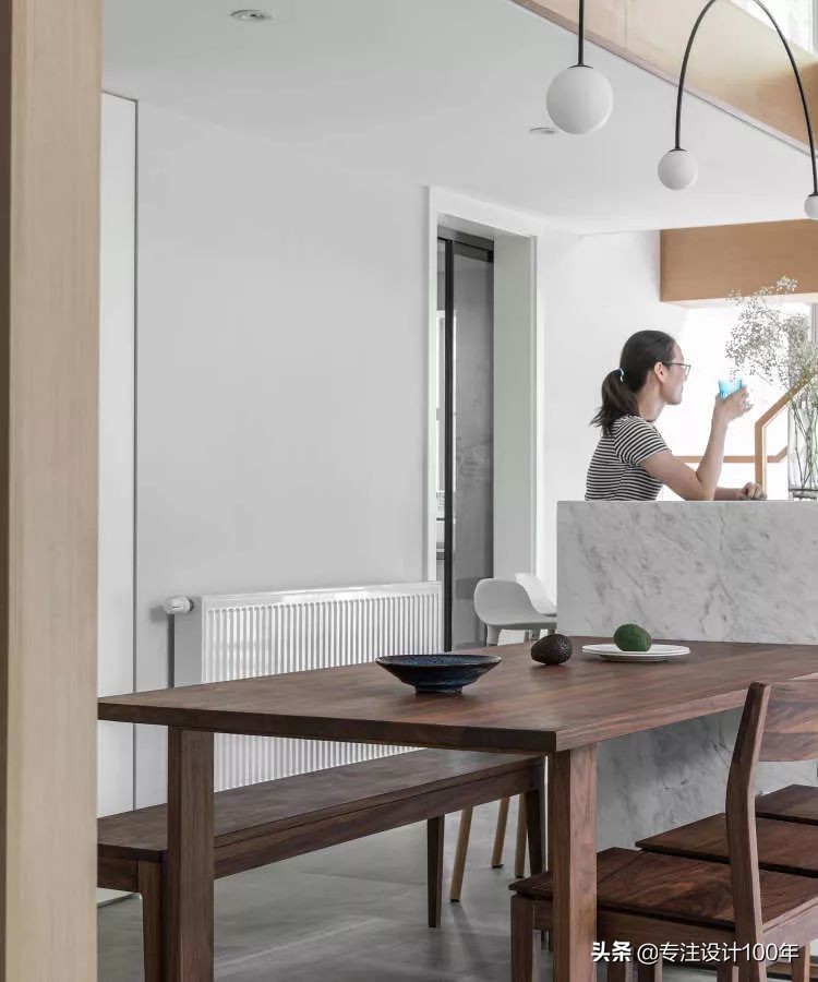 大面积落地窗，绿色肆意增长的家