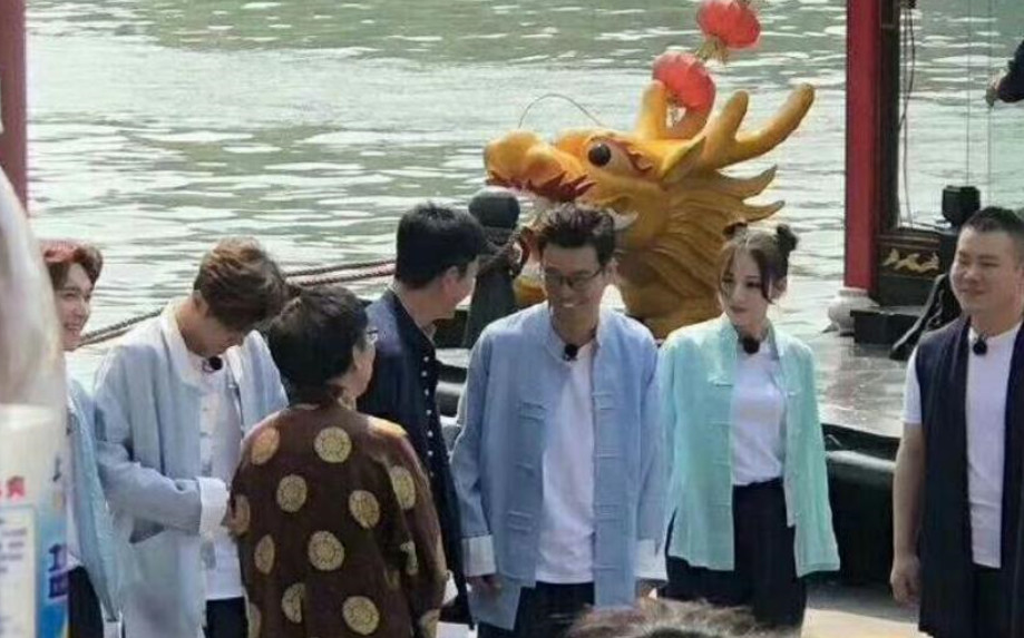 岳云鹏贾乃亮足疗完整版,岳云鹏贾乃亮洗脚