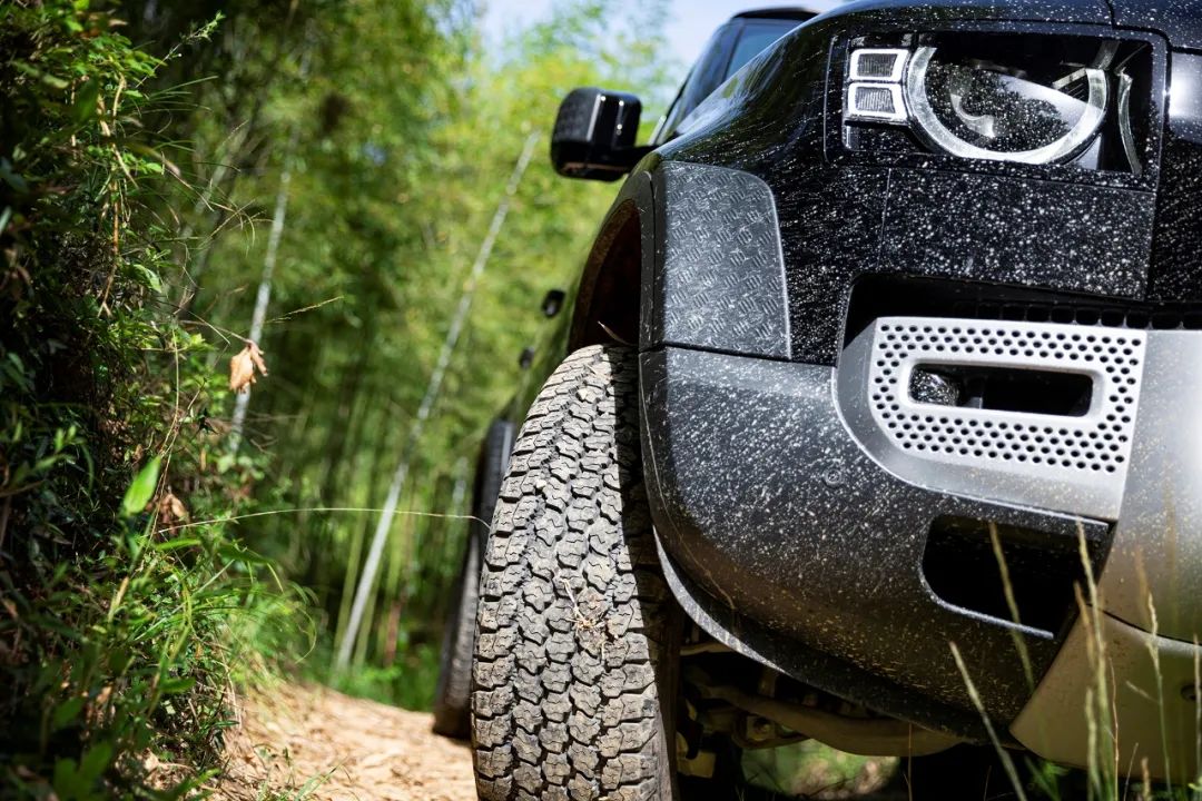 最新路虎卫士越野车,路虎卫士固特异at胎